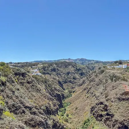 Moya Cool Flat - Mountain Views & Parking 모야
